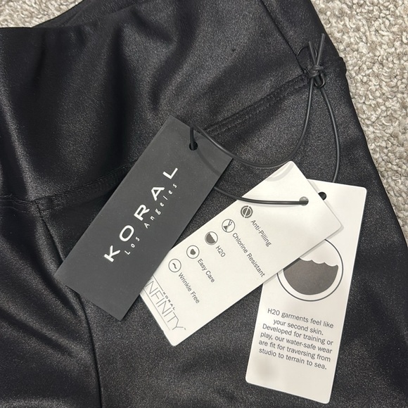 NWT Koral Activewear Lustrous High Rise Capri in black Sz XS - Picture 8 of 10